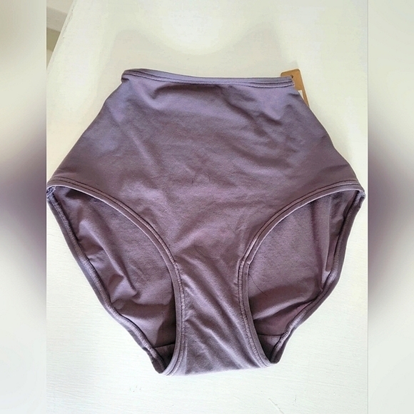 Skims XXS Fits Everybody Full Brief in Plum - Picture 1 of 4